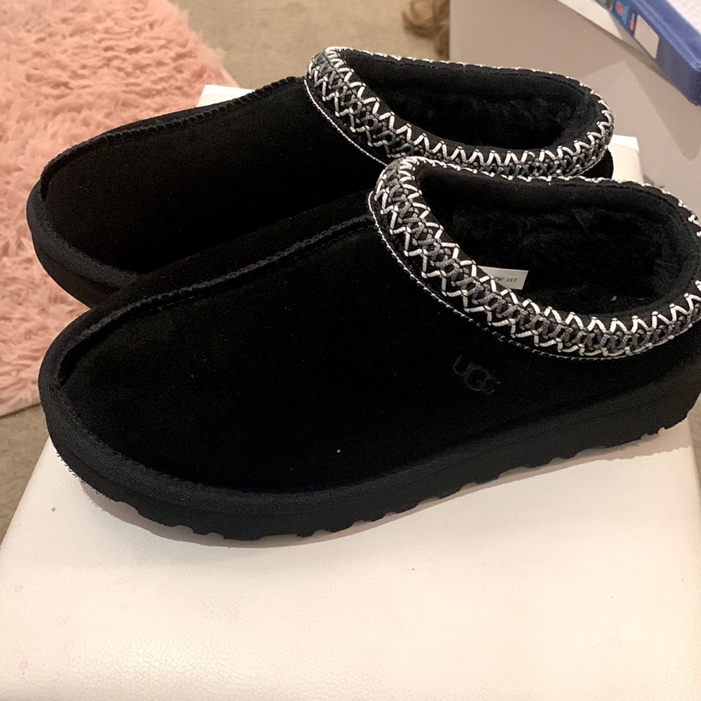 Ugg tasman size 6 women’s